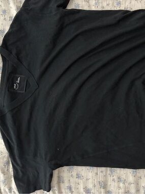 aerie Black V-Neck Short Sleeve Tee
Size small.